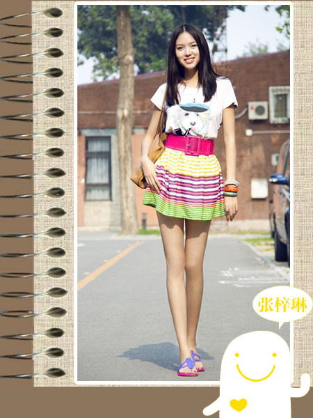 Cũng có lúc cô nàng chọn cho mình những chiếc váy xòe màu sắc rất xì tin, mix cùng áo phông, khỏe khoắn lại nữ tính. Xem thêm: Phong cách thời trang Sao Việt. Cũng có lúc cô nàng chọn cho mình những chiếc váy xòe màu sắc rất xì tin, mix cùng áo phông, khỏe khoắn lại nữ tính. Xem thêm: Phong cách thời trang Sao Việt.