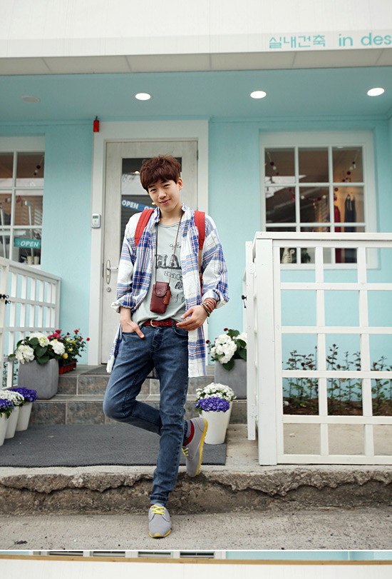 Đừng vội "chụp mũ" anh chàng bị "nữ tính hóa", vì "hắn" ta đã lại đổi ngay sang style cá tính và thời thượng thế này. (Ảnh: Xz) Xem thêm: Cách mix đồ khiến teen mê tít Đừng vội "chụp mũ" anh chàng bị "nữ tính hóa", vì "hắn" ta đã lại đổi ngay sang style cá tính và thời thượng thế này. (Ảnh: Xz) Xem thêm: Cách mix đồ khiến teen mê tít