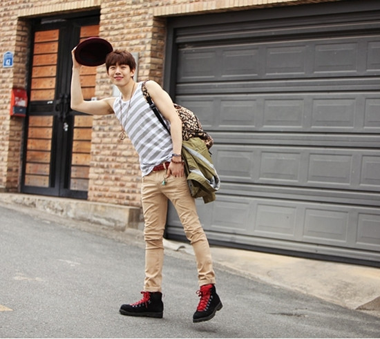 Thêm đôi giày leo núi đế cao, style hoàn hảo đã được "dựng" xong. (Ảnh: Xz) Xem thêm: Cách mix đồ khiến teen mê tít Thêm đôi giày leo núi đế cao, style hoàn hảo đã được "dựng" xong. (Ảnh: Xz) Xem thêm: Cách mix đồ khiến teen mê tít