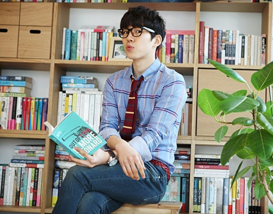 Sơ mi ca rô kết hợp cùng quần jeans và cà vạt sọc, không những tạo hình ảnh trẻ trung, mà còn vô cùng "mát mắt" ngày hè. (Ảnh: Xz) Xem thêm: Cách mix đồ khiến teen mê tít. Sơ mi ca rô kết hợp cùng quần jeans và cà vạt sọc, không những tạo hình ảnh trẻ trung, mà còn vô cùng "mát mắt" ngày hè. (Ảnh: Xz) Xem thêm: Cách mix đồ khiến teen mê tít.