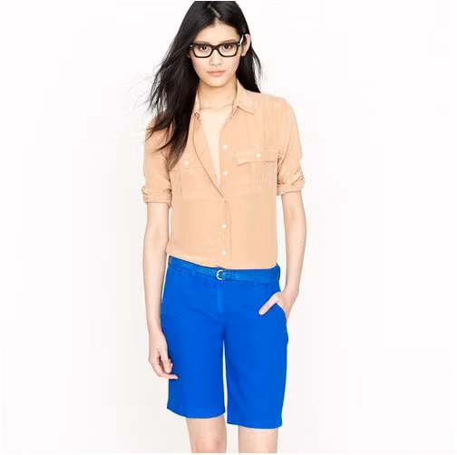 Với những kiểu quần sooc dài, bạn có thể tha hồ diện đến công sở hoặc trường học. Vì chúng rất thanh lịch và trang nhã. Chọn mix cùng áo sơ mi sẽ giúp bạn vừa lạ lại vừa quen đấy! Xem thêm: Bộ sưu tập váy xinh chào hè 2012.