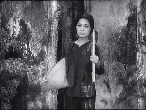 Với thành công của vai diễn này của nghệ sĩ Lê Vân đã đưa phim vào danh sách một trong 18 phim châu Á xuất sắc nhất mọi thời đại do kênh CNN của Mỹ bầu chọn. Với thành công của vai diễn này của nghệ sĩ Lê Vân đã đưa phim vào danh sách một trong 18 phim châu Á xuất sắc nhất mọi thời đại do kênh CNN của Mỹ bầu chọn.