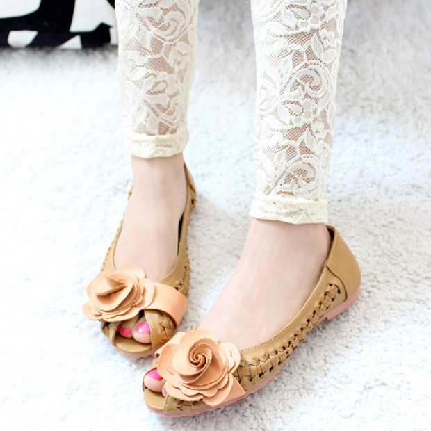 Xinh xinh, điệu điệu với giày búp bê đan cói. Sẽ rất tuyệt nếu kết hợp cùng váy chữ A, hoặc váy bèo nơ bồng bềnh. (Ảnh: HB) Xem thêm: Bộ sưu tập sandal, giày hè tuyệt xinh cho bạn gái. Xinh xinh, điệu điệu với giày búp bê đan cói. Sẽ rất tuyệt nếu kết hợp cùng váy chữ A, hoặc váy bèo nơ bồng bềnh. (Ảnh: HB) Xem thêm: Bộ sưu tập sandal, giày hè tuyệt xinh cho bạn gái.