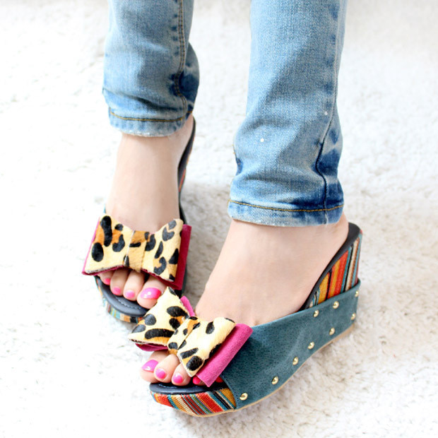 Không lo vướng víu, lại cực kỳ trẻ trung, đó là những gì đôi "guộc kỉnh" này mang lại cho bạn.(Ảnh: HB) Xem thêm: Bộ sưu tập sandal, giày hè tuyệt xinh cho bạn gái. Không lo vướng víu, lại cực kỳ trẻ trung, đó là những gì đôi "guộc kỉnh" này mang lại cho bạn.(Ảnh: HB) Xem thêm: Bộ sưu tập sandal, giày hè tuyệt xinh cho bạn gái.