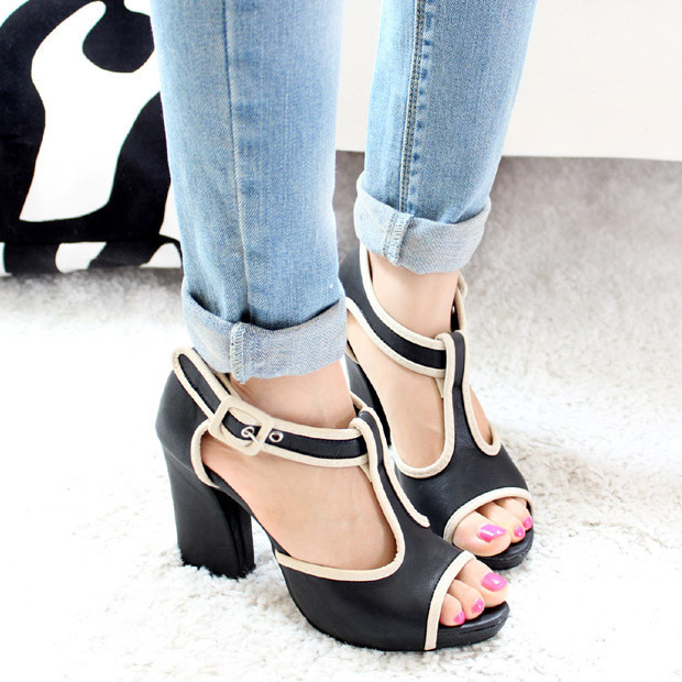 Ấn tượng và thời trang, quý cô công sở lại có thêm style đẹp để lựa chọn rồi. (Ảnh: HB) Xem thêm: Bộ sưu tập sandal, giày hè tuyệt xinh cho bạn gái. Ấn tượng và thời trang, quý cô công sở lại có thêm style đẹp để lựa chọn rồi. (Ảnh: HB) Xem thêm: Bộ sưu tập sandal, giày hè tuyệt xinh cho bạn gái.