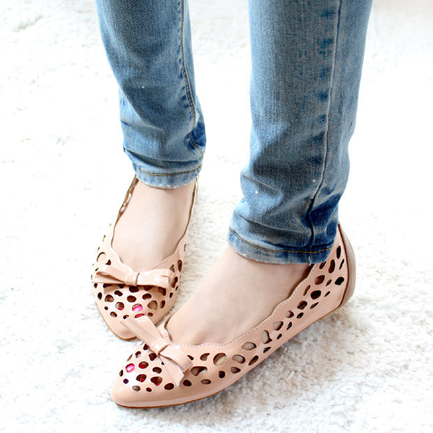 Trẻ trung và thoáng mát với giày chấm bi. Sắm sửa đôi giày này, bạn tha hồ tung tăng ngày hè mà không sợ mỏi chân nhé. (Ảnh: HB) Xem thêm: Bộ sưu tập sandal, giày hè tuyệt xinh cho bạn gái. Trẻ trung và thoáng mát với giày chấm bi. Sắm sửa đôi giày này, bạn tha hồ tung tăng ngày hè mà không sợ mỏi chân nhé. (Ảnh: HB) Xem thêm: Bộ sưu tập sandal, giày hè tuyệt xinh cho bạn gái.