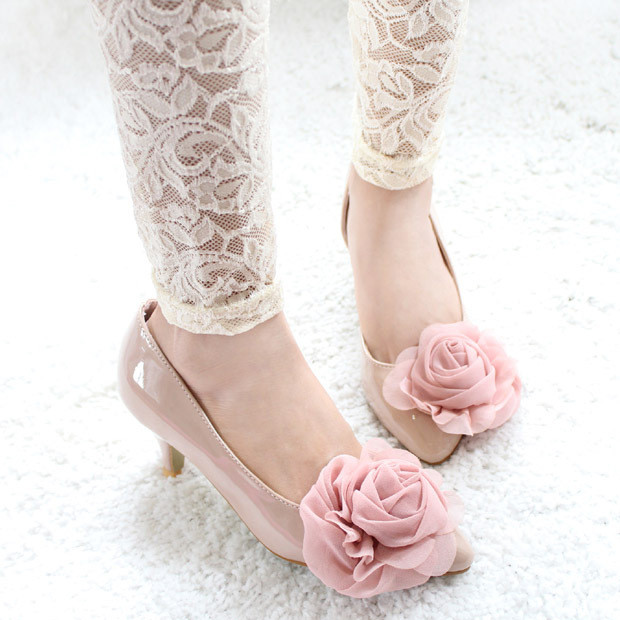 Giày gót thấp xinh xinh, điệu đà. Màu hồng phấn khiến cho bất cứ cô nàng theo phong cách tiểu thư nào cũng phải ... ngẩn ngơ. (Ảnh: HB) Xem thêm: Bộ sưu tập sandal, giày hè tuyệt xinh cho bạn gái. Giày gót thấp xinh xinh, điệu đà. Màu hồng phấn khiến cho bất cứ cô nàng theo phong cách tiểu thư nào cũng phải ... ngẩn ngơ. (Ảnh: HB) Xem thêm: Bộ sưu tập sandal, giày hè tuyệt xinh cho bạn gái.