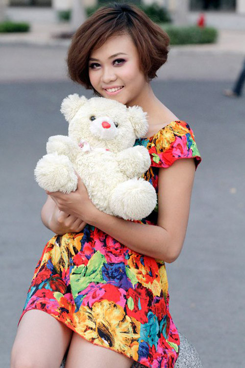 Hình ảnh Đàm Thu Trang trước đây với gương mặt bầu bĩnh và nụ cười tươi. Xem thêm: Điểm danh những chiếc "cằm mới" của Sao Việt. Hình ảnh Đàm Thu Trang trước đây với gương mặt bầu bĩnh và nụ cười tươi. Xem thêm: Điểm danh những chiếc "cằm mới" của Sao Việt.