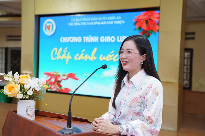 Em Nguyễn Thị Thạch Thảo giao lưu chia sẻ kinh nghiệm với học sinh nhà trường (Ảnh: LT) Em Nguyễn Thị Thạch Thảo giao lưu chia sẻ kinh nghiệm với học sinh nhà trường (Ảnh: LT)