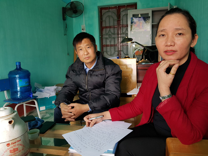 Lãnh đạo Trường tiểu học Hoàng Hanh đưa nhiều quy định lạ và lập biên bản làm việc với phóng viên (Ảnh: Lã Tiến) Lãnh đạo Trường tiểu học Hoàng Hanh đưa nhiều quy định lạ và lập biên bản làm việc với phóng viên (Ảnh: Lã Tiến)