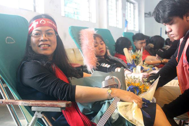 Sinh viên Hải Phòng sôi nổi tham gia hiến máu trong ngày Chủ nhật Đỏ Sinh viên Hải Phòng sôi nổi tham gia hiến máu trong ngày Chủ nhật Đỏ