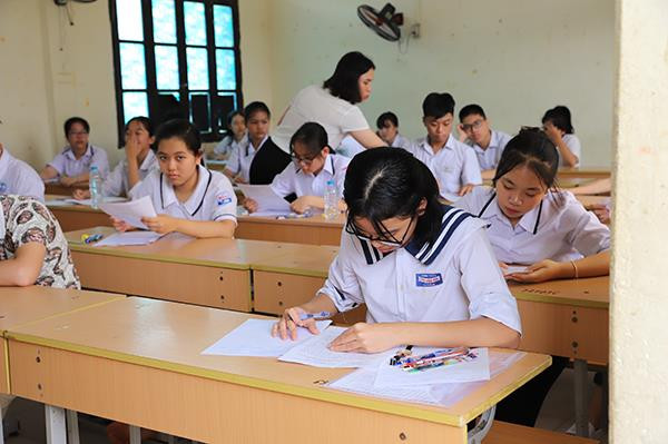 Thí sinh làm bài thi môn Ngữ văn tại kỳ thi vào lớp 10 tại điểm thi Trung học phổ thông Thái Phiên (Hải Phòng) (Ảnh: CTV) Thí sinh làm bài thi môn Ngữ văn tại kỳ thi vào lớp 10 tại điểm thi Trung học phổ thông Thái Phiên (Hải Phòng) (Ảnh: CTV)