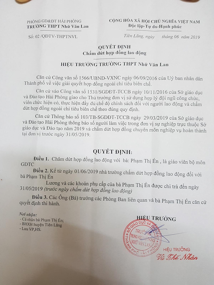 Cô giáo Én nhận quyết định chấm dứt hợp đồng khi đang mang thai ở tháng thứ 6 (Ảnh: Lã Tiến)