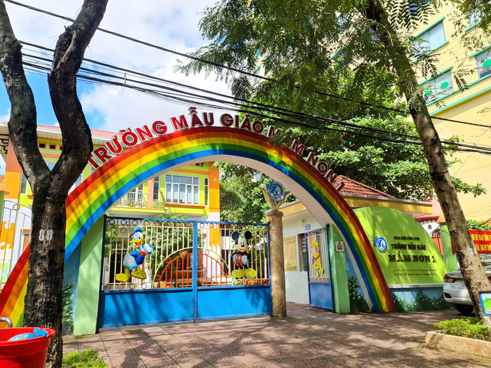 Phụ huynh Trường Mẫu giáo Mầm non 1 phải đóng quỹ lớp lên đến 1,8 triệu/kỳ/học sinh (Ảnh: LT) Phụ huynh Trường Mẫu giáo Mầm non 1 phải đóng quỹ lớp lên đến 1,8 triệu/kỳ/học sinh (Ảnh: LT)