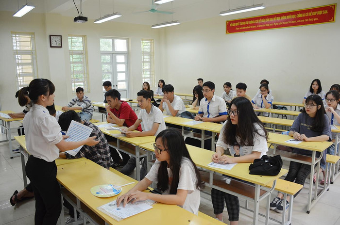 Các thí sinh Quảng Ninh làm thủ tục dự thi Trung học phổ thông quốc gia 2019 (Ảnh: Cộng tác viên) Các thí sinh Quảng Ninh làm thủ tục dự thi Trung học phổ thông quốc gia 2019 (Ảnh: Cộng tác viên)