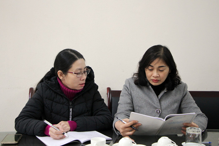 Cô giáo Bùi Thị Thanh Xuân (bên trái), giáo viên giỏi của Trường Trung học cơ sở Trần Phú (quận Kiến An, Hải Phòng). (Ảnh: Lã Tiến) Cô giáo Bùi Thị Thanh Xuân (bên trái), giáo viên giỏi của Trường Trung học cơ sở Trần Phú (quận Kiến An, Hải Phòng). (Ảnh: Lã Tiến)