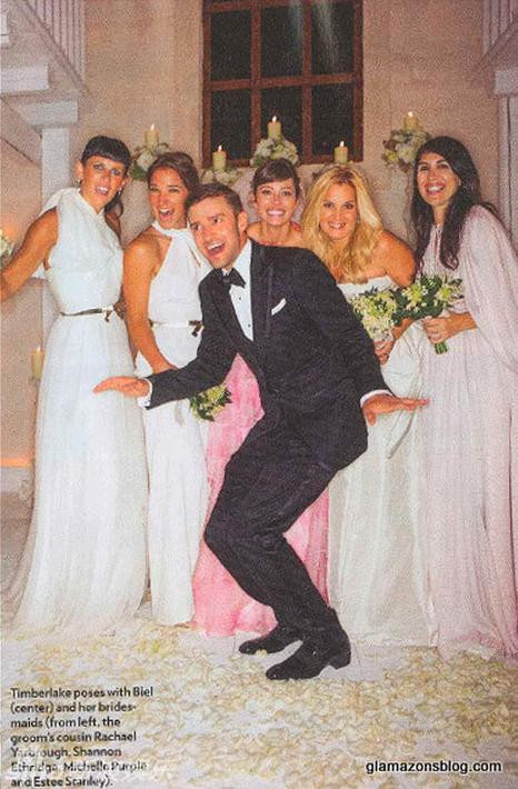 Justin Timberlake hào hứng bên cạnh các cô phù dâu. Justin Timberlake hào hứng bên cạnh các cô phù dâu.