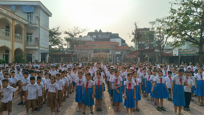 Học sinh Trường Tiểu học Quán Trữ (quận Kiến An) quay trở lại trường học (Ảnh: NTCC) GDVN_th-quan-tru.jpg