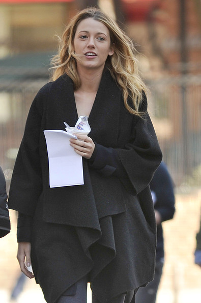 Blake Lively không chỉ là biểu tượng thời trang của nhiều cô gái trẻ mà nước da đẹp của cô cũng đủ khiến họ ghen tỵ. Xem thêm: Điểm danh những chiếc "cằm mới" của Sao Việt.