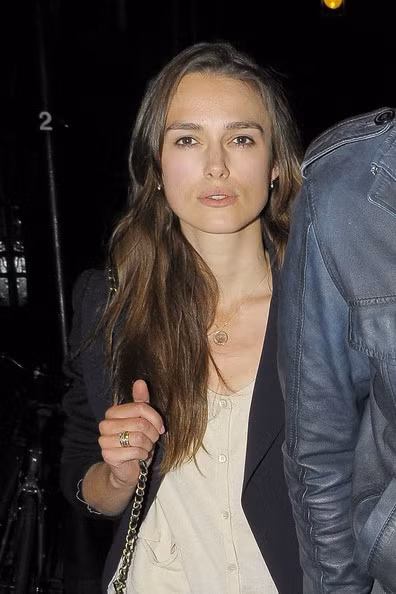 Keira Knightley thật may mắn khi có được khuôn mặt hoàn hảo từng chi tiết, kể cả khi không son phấn. Xem thêm: Điểm danh những chiếc "cằm mới" của Sao Việt.