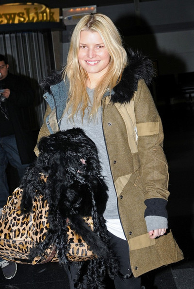 Jessica Simpson không ngại khoe mặt mộc bởi cô có nước da và các nét rất đẹp. Xem thêm: Điểm danh những chiếc "cằm mới" của Sao Việt.