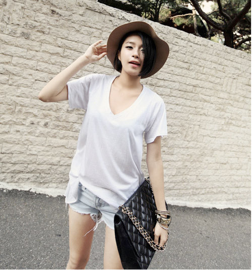 . cho đến mini skirt xòe đáng yêu, tất cả sẽ trở nên thật hợp với chuyến đi biển của bạn khi được mix kèm những kiểu áo pull rộng rãi. . cho đến mini skirt xòe đáng yêu, tất cả sẽ trở nên thật hợp với chuyến đi biển của bạn khi được mix kèm những kiểu áo pull rộng rãi.