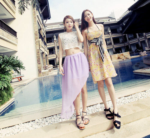 Chân váy mullet + crop top ren - set đồ quá là "trendy" cho mùa hè năm nay đấy nhé. Chân váy mullet + crop top ren - set đồ quá là "trendy" cho mùa hè năm nay đấy nhé.