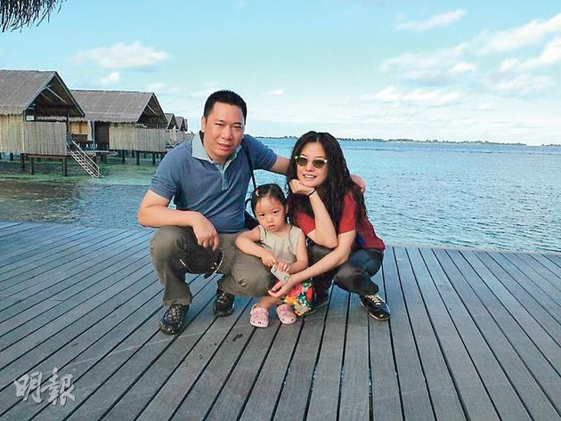 Chung vui với khán giả sau thành công của bộ phim, Triệu Vy đã cho đăng tải bức hình mới nhất của gia đình cô trên weibo Sina cá nhân. Chung vui với khán giả sau thành công của bộ phim, Triệu Vy đã cho đăng tải bức hình mới nhất của gia đình cô trên weibo Sina cá nhân.