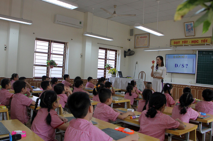 Trường Tiểu học Lê Văn Tám đã xây dựng nội dung học môn Toán buổi 2 theo hướng tiếp cận phát triển năng lực học sinh. (Ảnh: Lã Tiến) Trường Tiểu học Lê Văn Tám đã xây dựng nội dung học môn Toán buổi 2 theo hướng tiếp cận phát triển năng lực học sinh. (Ảnh: Lã Tiến)