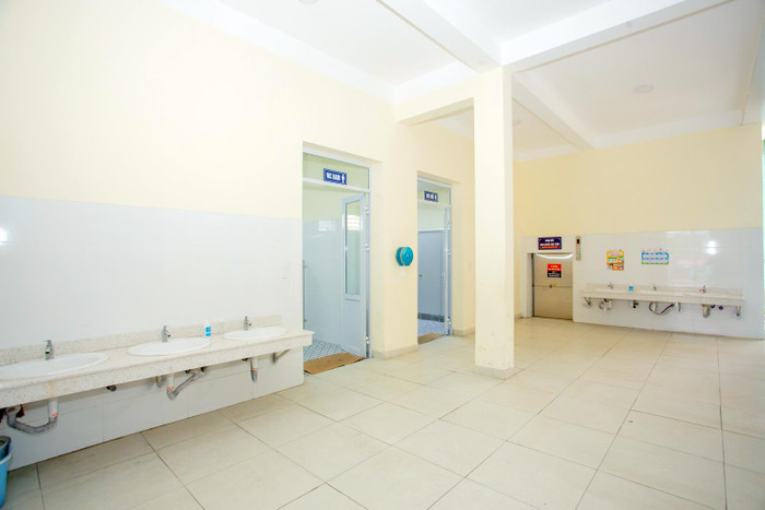 Nhà vệ sinh được xây mới (Ảnh: Lã Tiến) Nhà vệ sinh được xây mới (Ảnh: Lã Tiến)