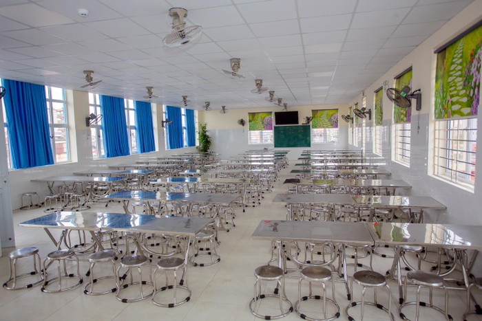 Phòng ăn bán trú sạch sẽ, thoáng mát (Ảnh: Lã Tiến) Phòng ăn bán trú sạch sẽ, thoáng mát (Ảnh: Lã Tiến)