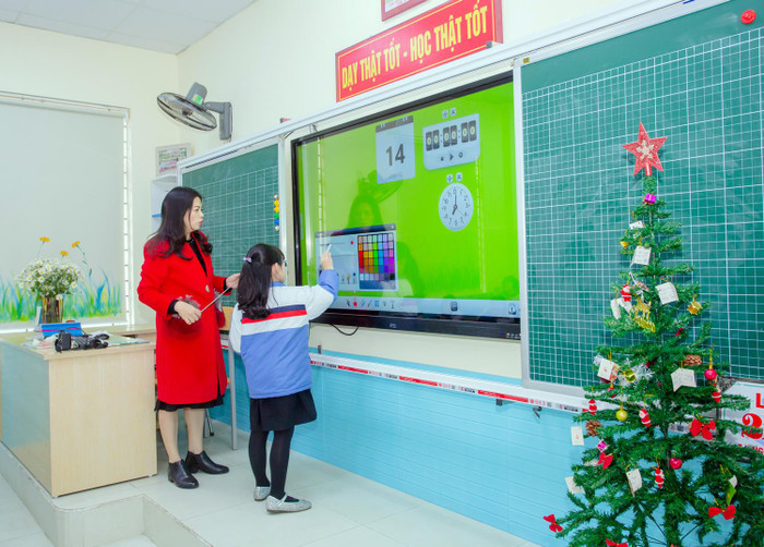 Một số lớp học được trang bị bảng thông minh (Ảnh: Lã Tiến) Một số lớp học được trang bị bảng thông minh (Ảnh: Lã Tiến)