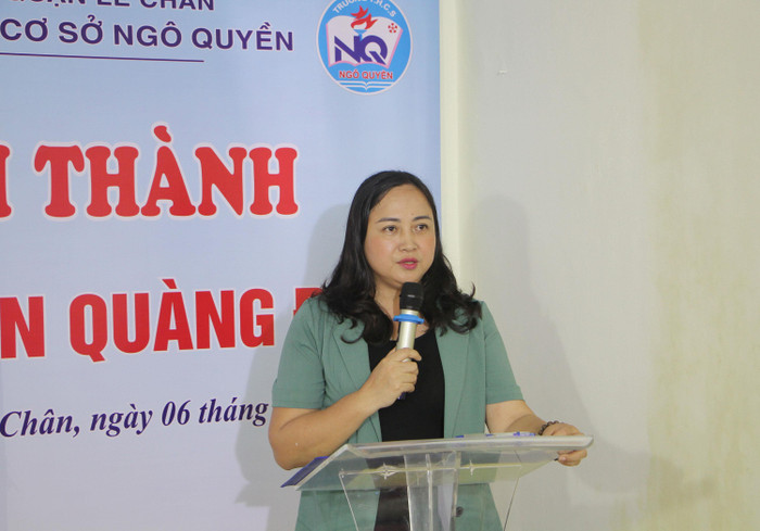 Cô giáo Nguyễn Thị Thu Hương, Hiệu trưởng Trường Trung học cơ sở Ngô Quyền mong muốn ngôi nhà nhỏ sẽ giúp em Vũ Thành Vinh vươn lên trong học tập (Ảnh: Lã Tiến) Cô giáo Nguyễn Thị Thu Hương, Hiệu trưởng Trường Trung học cơ sở Ngô Quyền mong muốn ngôi nhà nhỏ sẽ giúp em Vũ Thành Vinh vươn lên trong học tập (Ảnh: Lã Tiến)