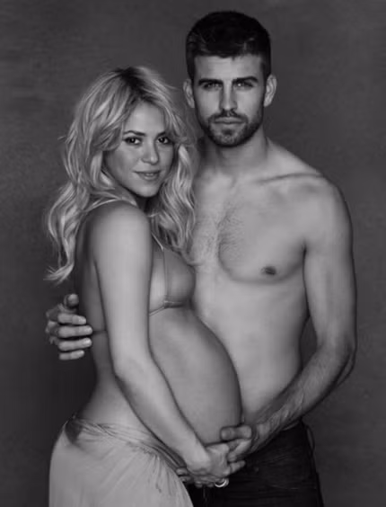 Shakira và “phi công trẻ” Piqué thực hiện bộ ảnh và khoe với fan hâm mộ trên trang web cá nhân. Nữ ca sĩ người Colombia cho biết, những bức hình này của cô được dùng vào mục đích từ thiện. Đứa con sắp chào đời của cô và bạn trai sẽ được sự bảo trợ của Quỹ nhi đồng LHP UNICEF và Shakira cũng kêu gọi mọi người trên thế giới hãy giúp đỡ cho hàng triệu trẻ em nghèo trên hành tinh.