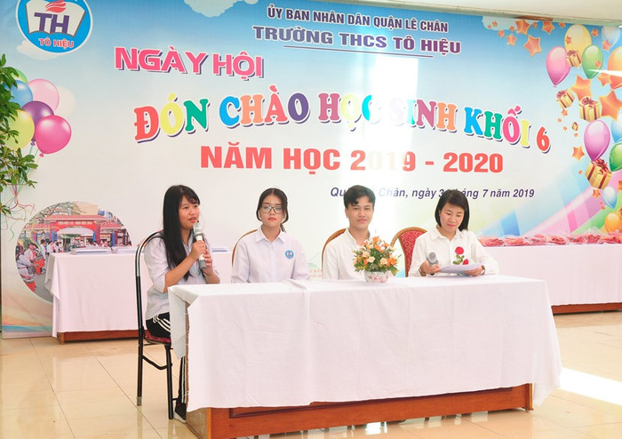 Các em học sinh khối 6 được giao lưu với các anh chị đạt thành tích cao trong học tập (Ảnh: Quyết Cương) Các em học sinh khối 6 được giao lưu với các anh chị đạt thành tích cao trong học tập (Ảnh: Quyết Cương)