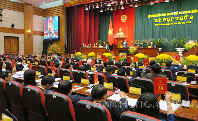 Nhiều cán bộ sắp nghỉ hưu được Hội đồng nhân dân thành phố Hải Phòng cử đi "học tập kinh nghiệm" ở châu Âu (Ảnh: haiphong.gov.vn) Nhiều cán bộ sắp nghỉ hưu được Hội đồng nhân dân thành phố Hải Phòng cử đi "học tập kinh nghiệm" ở châu Âu (Ảnh: haiphong.gov.vn)