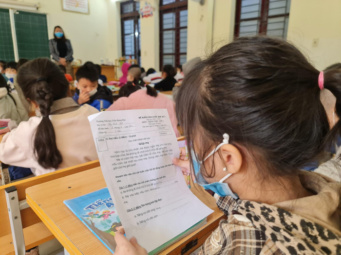 Trường Tiểu học Trần Hưng Đạo tổ chức kiểm tra học kỳ 1 và sẵn sàng chuyển trạng thái sang học trực tuyến (Ảnh: Lã Tiến) Trường Tiểu học Trần Hưng Đạo tổ chức kiểm tra học kỳ 1 và sẵn sàng chuyển trạng thái sang học trực tuyến (Ảnh: Lã Tiến)