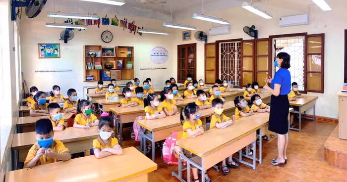 Linh hoạt thích ứng với dịch bệnh, Trường Tiểu học Lê Hồng Phong đảm bảo chất lượng lên lớp cũng như kiểm tra đánh giá đối với toàn bộ học sinh dù học trực tiếp hay trực tuyến (Ảnh: NTCC) Linh hoạt thích ứng với dịch bệnh, Trường Tiểu học Lê Hồng Phong đảm bảo chất lượng lên lớp cũng như kiểm tra đánh giá đối với toàn bộ học sinh dù học trực tiếp hay trực tuyến (Ảnh: NTCC)