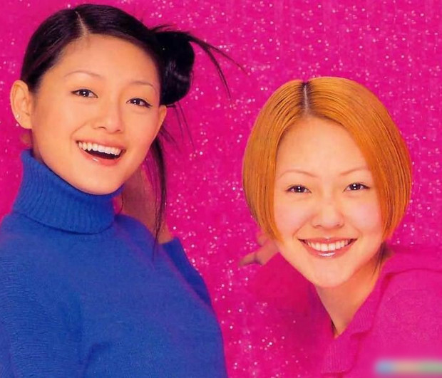 Cặp chị em trở nên nổi tiếng bởi vì sự hài hước và cách suy nghĩ táo bạo khi thành lập nhóm nhạc chị em ASOS.