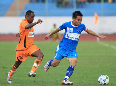 Đội bóng Hòa Phát.HN (xanh) sát nhập HN.ACB trước V-League 2012