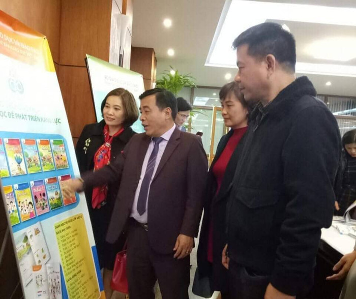 Các đại biểu thảo luận về những điểm mới trong 4 bộ sách giáo khoa (Ảnh: LT) Các đại biểu thảo luận về những điểm mới trong 4 bộ sách giáo khoa (Ảnh: LT)