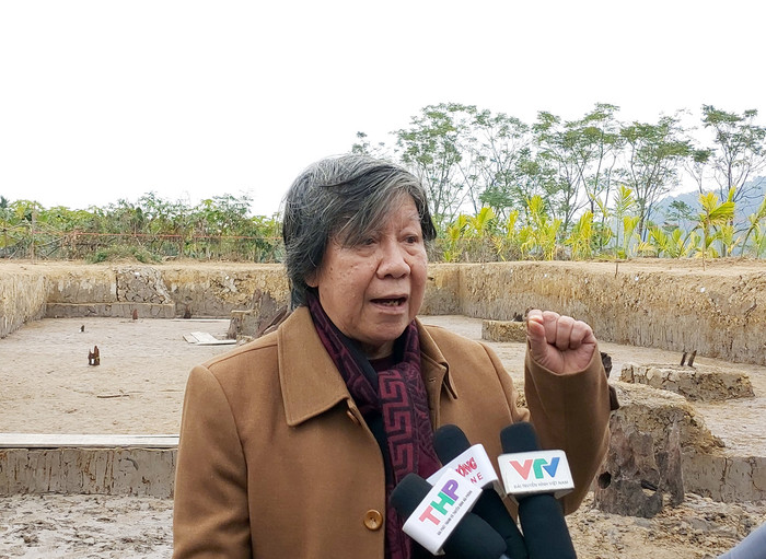 Nhà sử học Lê Văn Lan cho rằng, sự phát lộ bãi cọc Cao Quỳ là kỳ diệu (Ảnh: Lã Tiến) Nhà sử học Lê Văn Lan cho rằng, sự phát lộ bãi cọc Cao Quỳ là kỳ diệu (Ảnh: Lã Tiến)