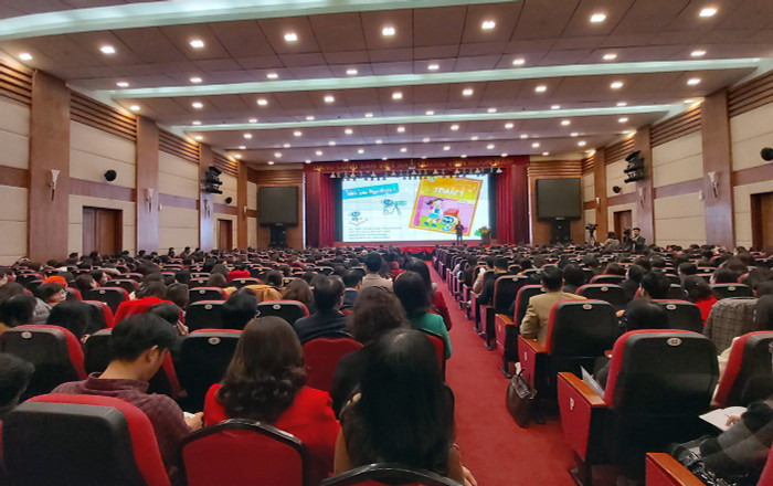 Bốn bộ sách giáo khoa lớp 1 theo chương trình giáo dục phổ thông mới được giới thiệu đến các trường tại Hải Phòng (Ảnh: LÃ Tiến) Bốn bộ sách giáo khoa lớp 1 theo chương trình giáo dục phổ thông mới được giới thiệu đến các trường tại Hải Phòng (Ảnh: LÃ Tiến)