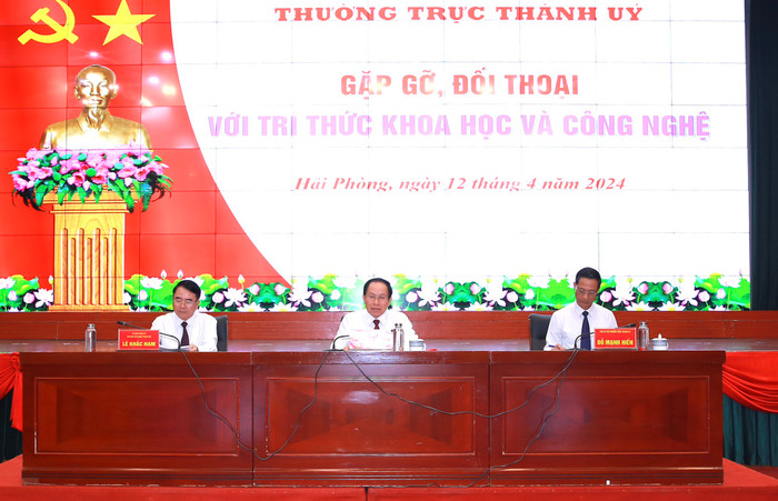 Thường trực Thành uỷ Hải Phòng tổ chức đối thoại với các trí thức khoa học (Ảnh: LT) GDVN_hai-phong-doi-thoai-3.jpg