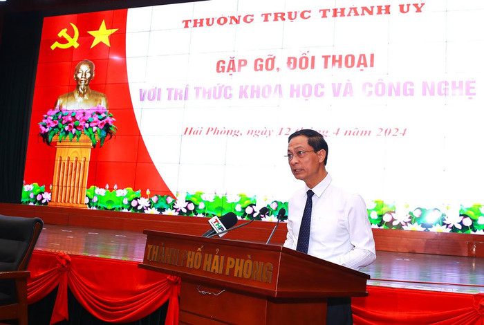 Ông Đỗ Mạnh Hiến - Phó bí thư Thường trực Thành ủy phát biểu khai mạc hội nghị (Ảnh: LT) GDVN_hai-phong-doi-thoai-4.jpg
