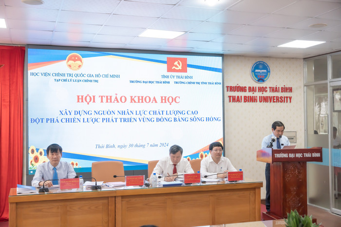 Ông Nguyễn Tiến Thành - Phó Bí thư Thường trực Tỉnh ủy, Chủ tịch Hội đồng nhân dân tỉnh Thái Bình phát biểu khai mạc hội thảo khoa học (Ảnh: LT) GDVN_hoi-thao-tb-1.jpg