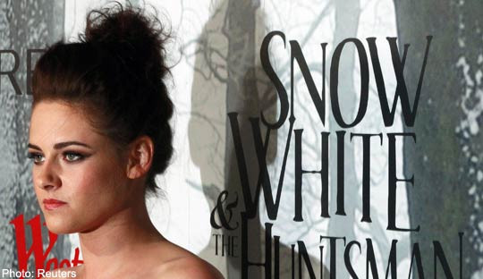 Với thu nhập 34,5 triệu USD, Kristen Stewart được xếp đầu bảng top 10 nữ diễn viên có thu nhập cao nhất Hollywood của Forbes. Ảnh. Reuters.