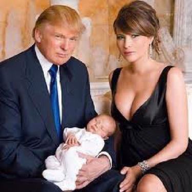 Melania Knauss và Donald Trump và chiếc nhẫn đính hôn bằng kim cương 15 cara trị giá 3 triệu USD. Ảnh. Andrew Marks. Melania Knauss và Donald Trump và chiếc nhẫn đính hôn bằng kim cương 15 cara trị giá 3 triệu USD. Ảnh. Andrew Marks.