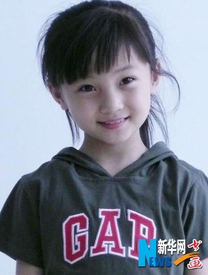 Hiện tại cô bé thuộc công ty quản lý hữu hạn truyền thông quốc tế Động Thịnh. Năm 6 tuổi, cô bé Lâm Diệu Khả đã đóng phim quảng cáo, lên 9 được biểu diễn tại Olympic Bắc Kinh 2008.