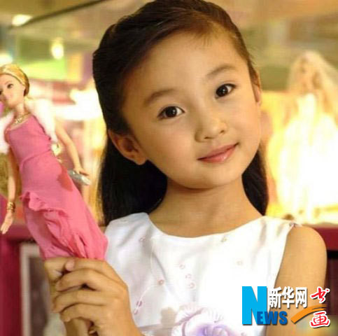 Tuy tuổi đời còn khá trẻ, nhưng nữ diễn viên nhí này đã dắt lưng với 8 bộ phim gồm “37”, “Bắc Kinh có người đẹp”, “Cỏ xuân”…